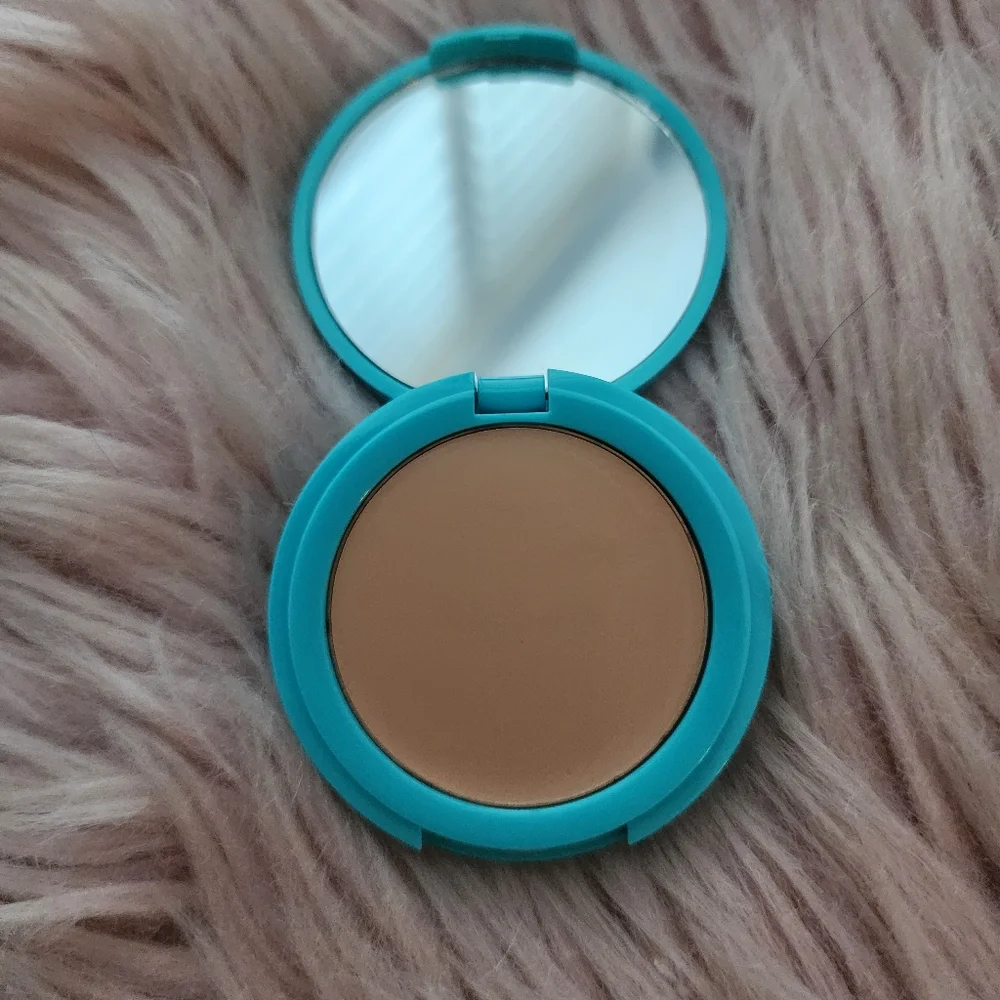 Carmindy & Co. Bright Eyes Concealer in Medium